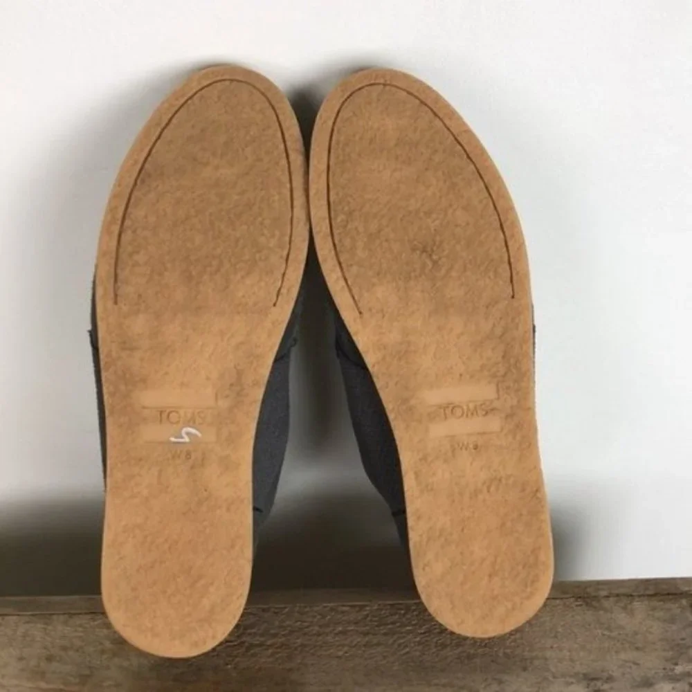 TOMS grey suede lace up chukka boots size 8 EUC_11